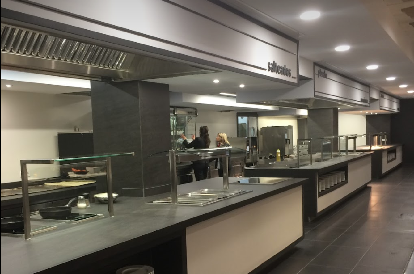 Cocina moderna con sistema de buffet